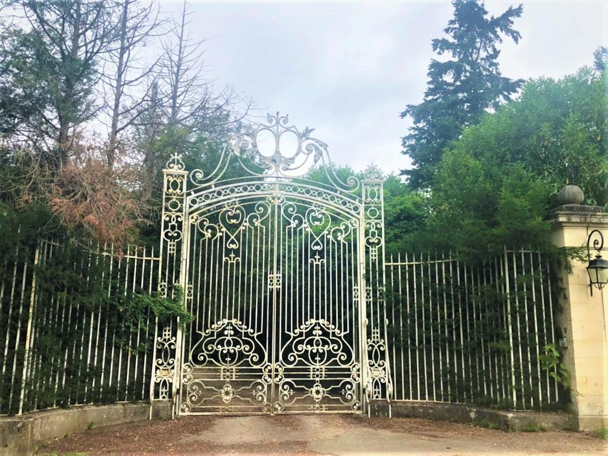 Chateau Du Boulay Morin Le Boulay-Morin Exterior photo Entrance gates to the former estate of the Duke of Grafton