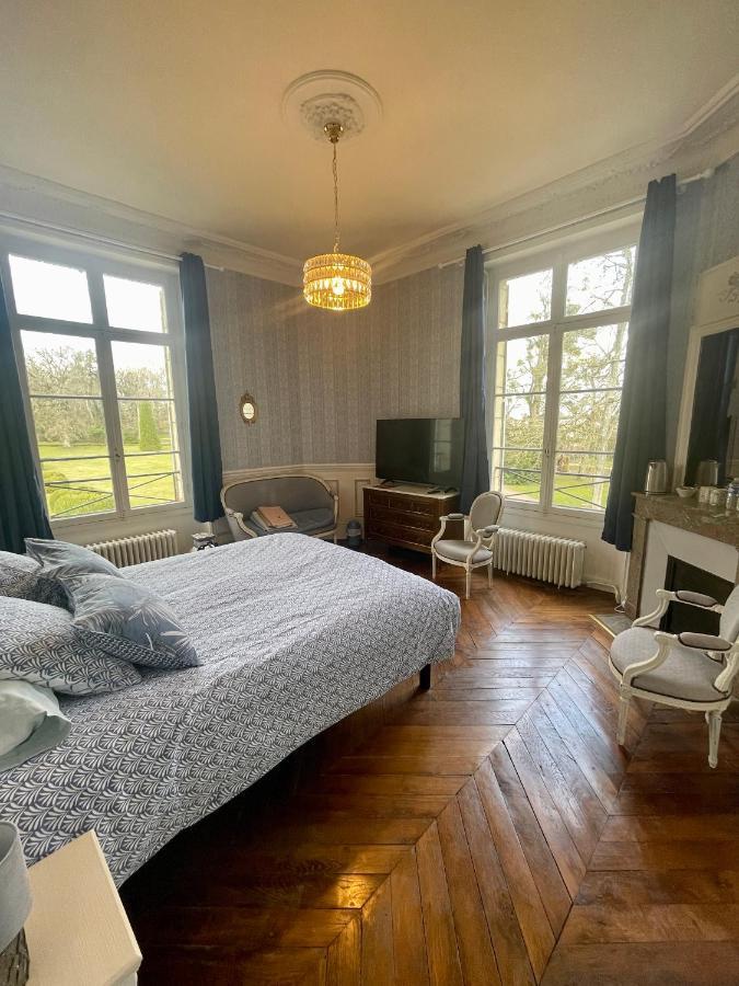 Chateau Du Boulay Morin Le Boulay-Morin Exterior photo The bedroom of the Duke of York at the Château de Ferrières