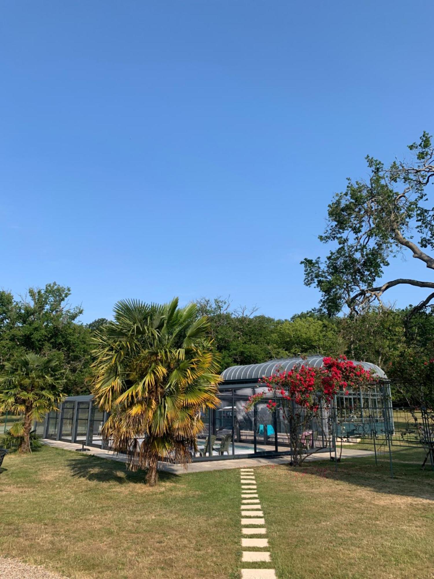 Chateau Du Boulay Morin Le Boulay-Morin Exterior photo The aviary at the Houston Zoo